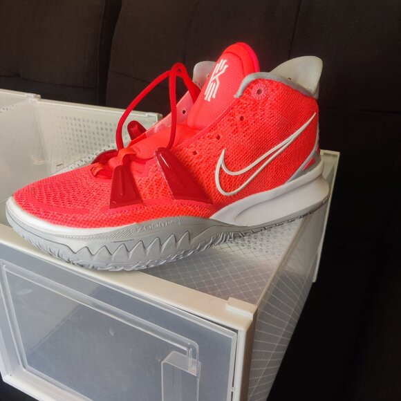 Brand new and slightly worn Nike shoes Labrons James, Kevin Durant, Kyrie Irving